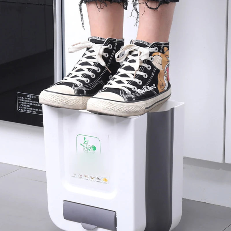 🗑️ Lixeira Dobrável para Cozinha com Fixação em Porta ou Parede – Compacta e Multifuncional