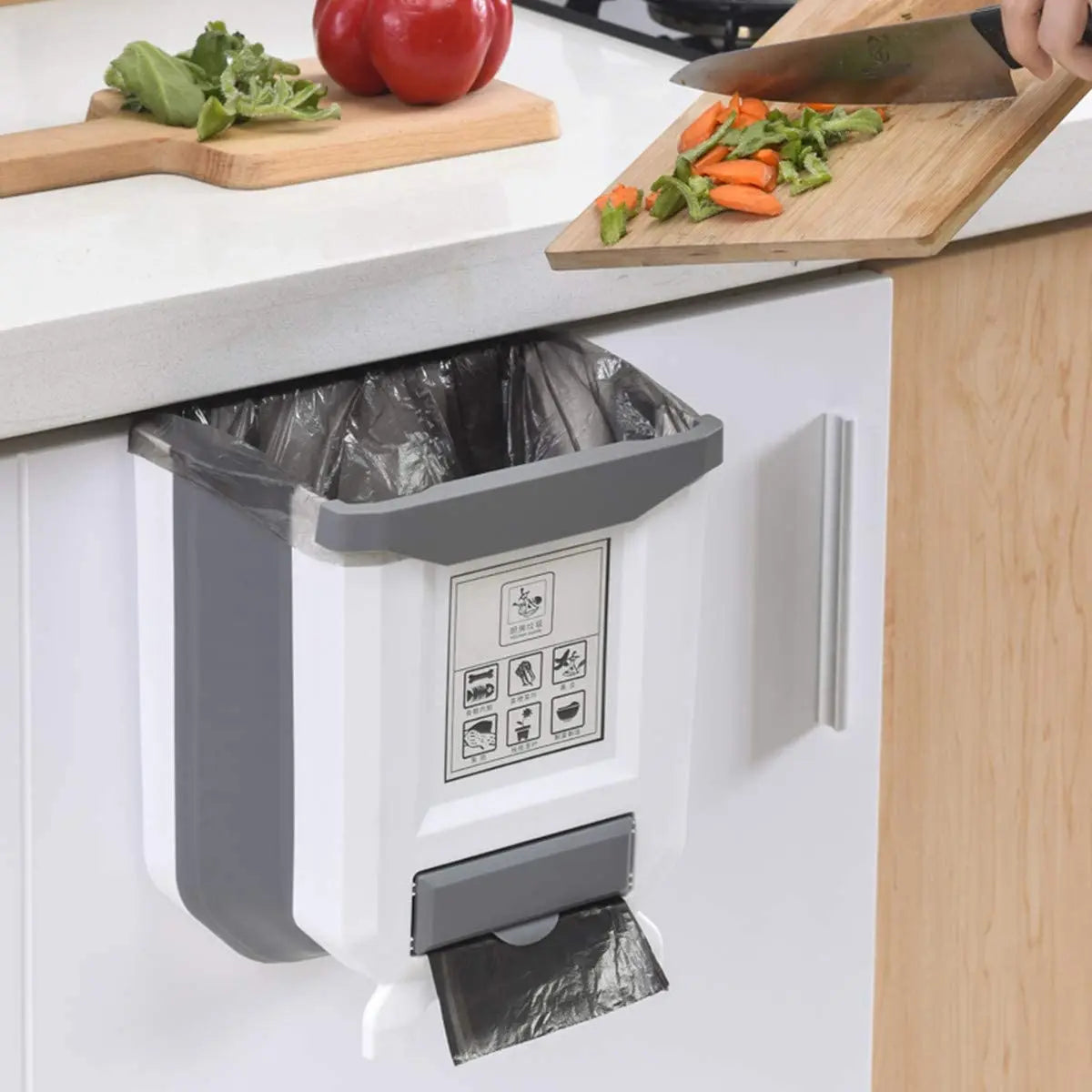 🗑️ Lixeira Dobrável para Cozinha com Fixação em Porta ou Parede – Compacta e Multifuncional
